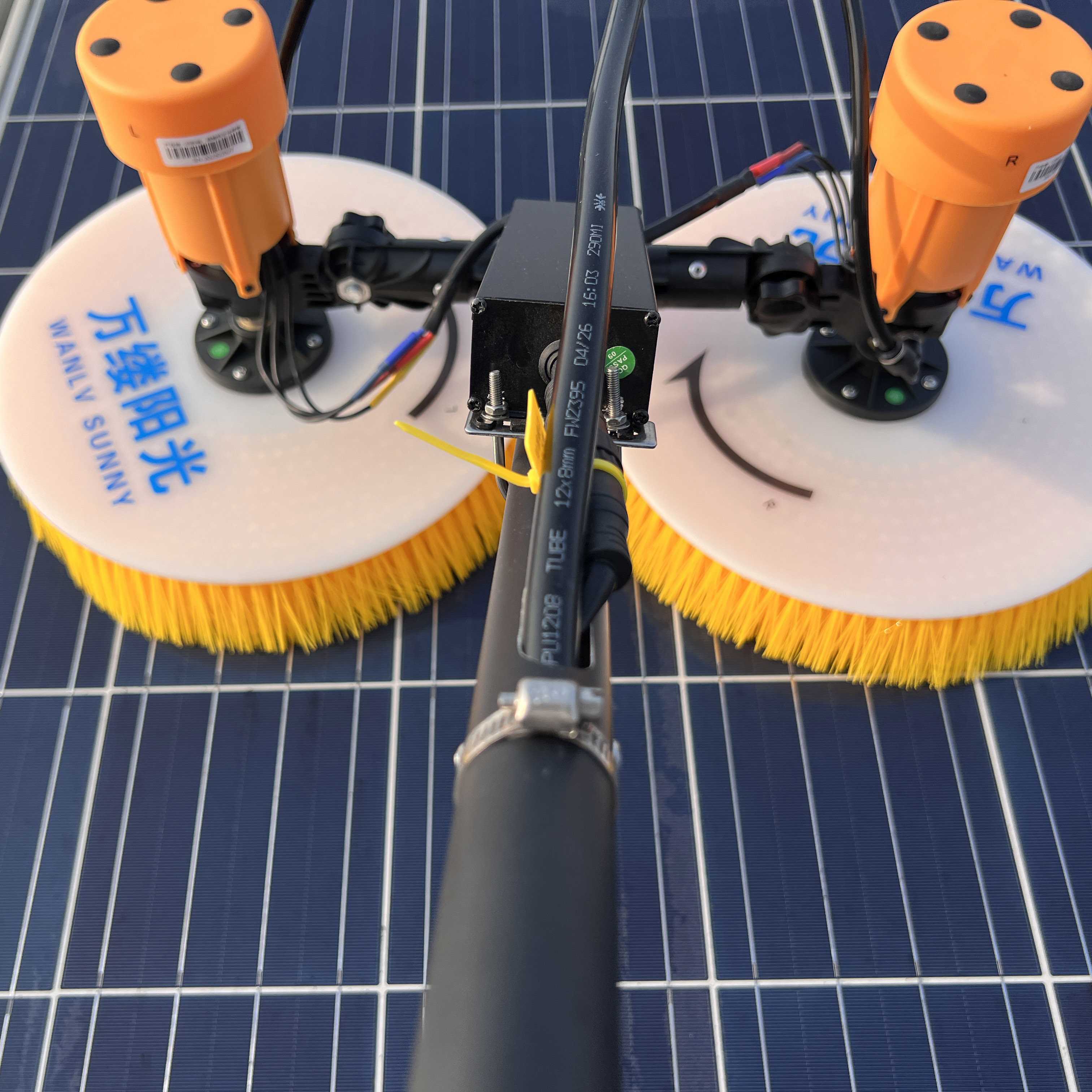 Portable Lithium Battery Double-Head Rotating Brush for Photovoltaic Cleaning