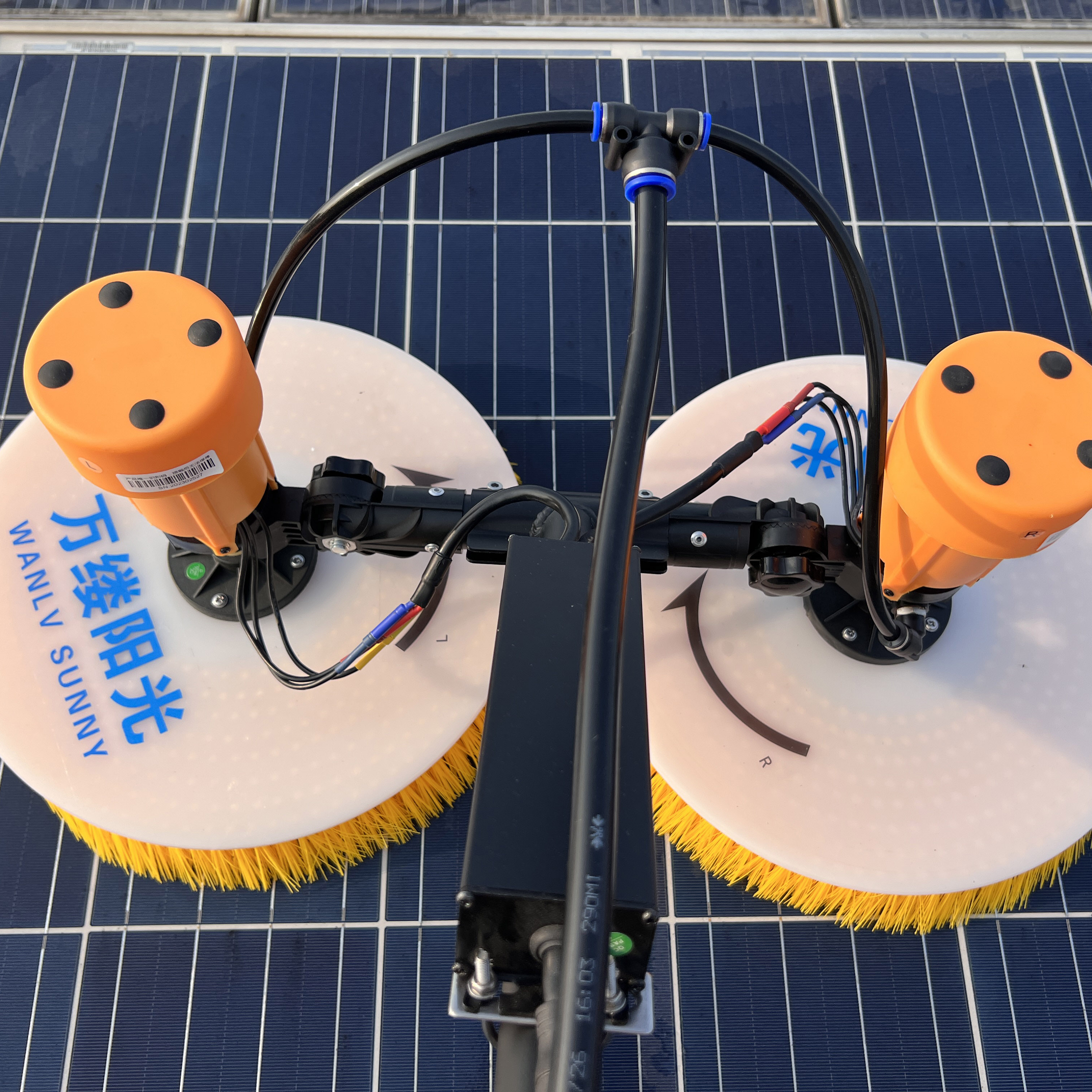 Portable Lithium Battery Double-Head Rotating Brush for Photovoltaic Cleaning