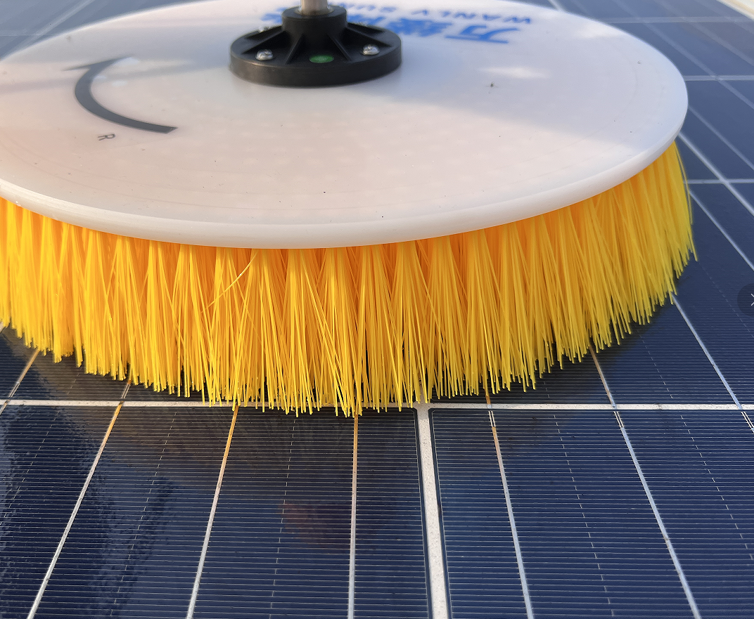 Single-disc Rotary Brush for Solar Panel Cleaning with Different Rod
