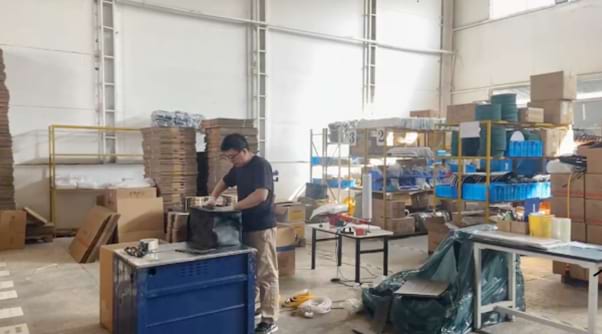easy portability solar cleaning brush assembly process