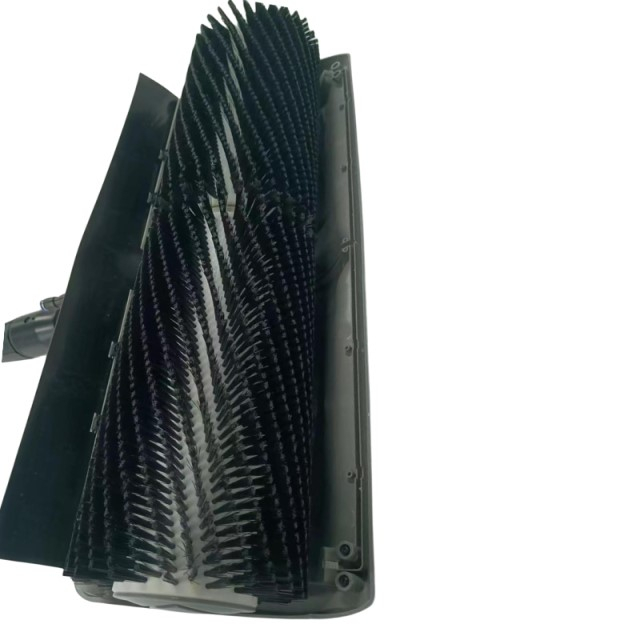 Versatile Solar Panel Cleaning Brush WLS-5X1 - High Efficiency, Nighttime Use, and Ergonomic Design