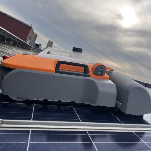 Pv panel robot with water tank