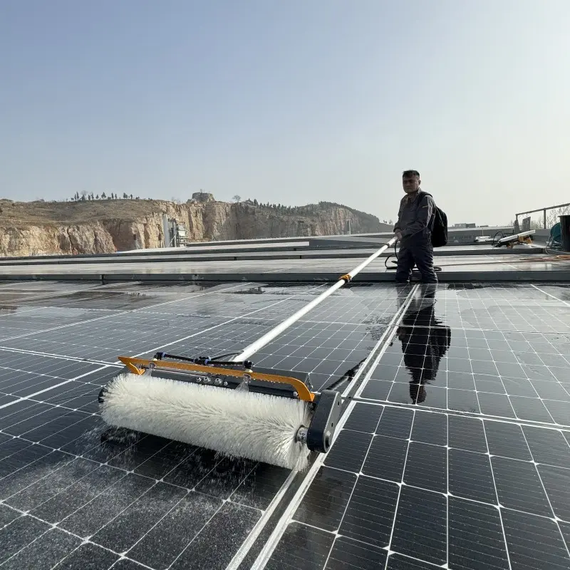 Rolling Brush Photovoltaic Cleaning Machine.png