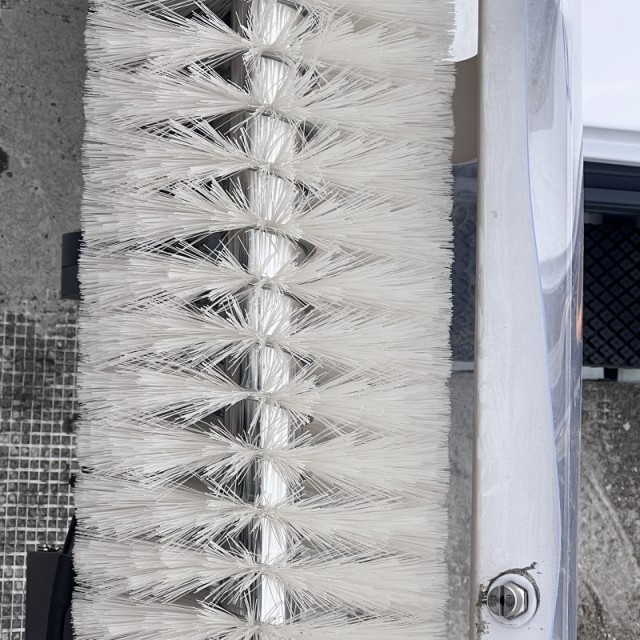 Cleaning robot bristles